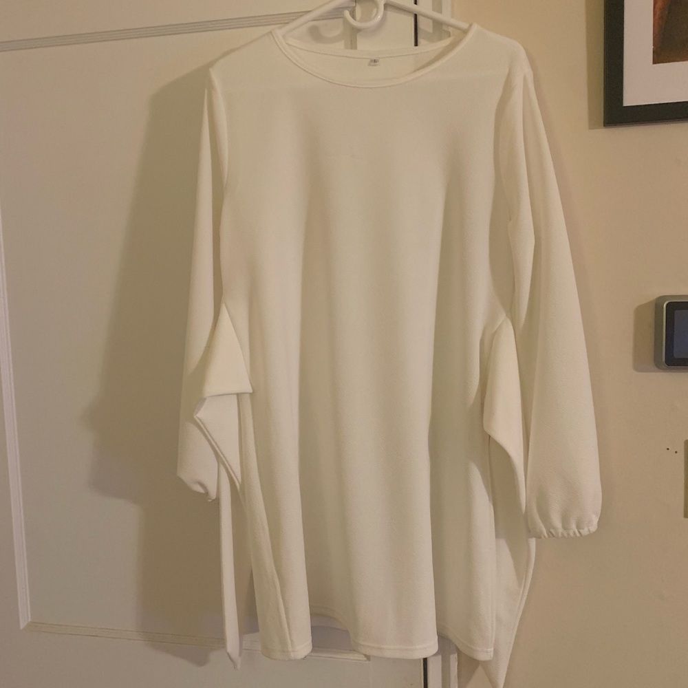 Women’s white long sleeve tie front mini dress